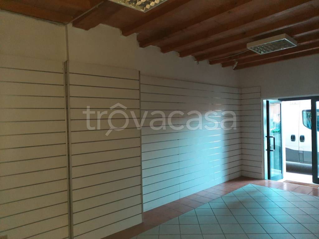 negozio in vendita a Perugia in zona Centro Città