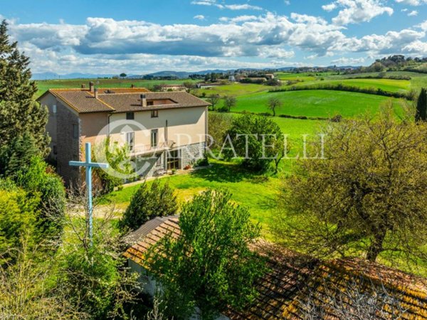 casa indipendente in vendita a Perugia in zona Collestrada