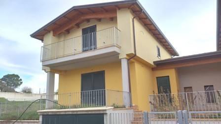 casa indipendente in vendita a Perugia in zona Fontignano
