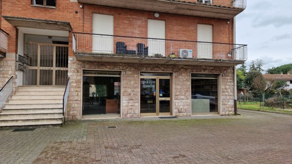 locale commerciale in vendita a Perugia in zona San Martino In Campo