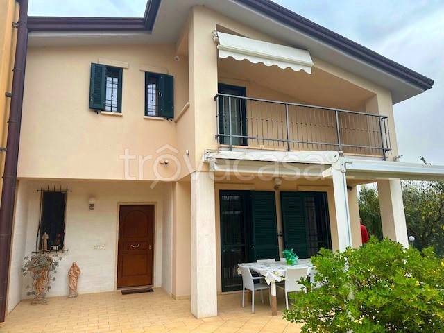 casa indipendente in vendita a Perugia in zona Pila