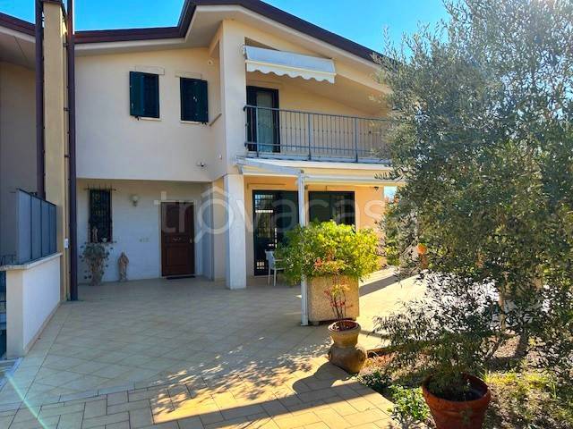 casa indipendente in vendita a Perugia in zona Pila