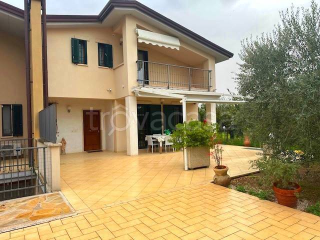 casa indipendente in vendita a Perugia in zona Pila