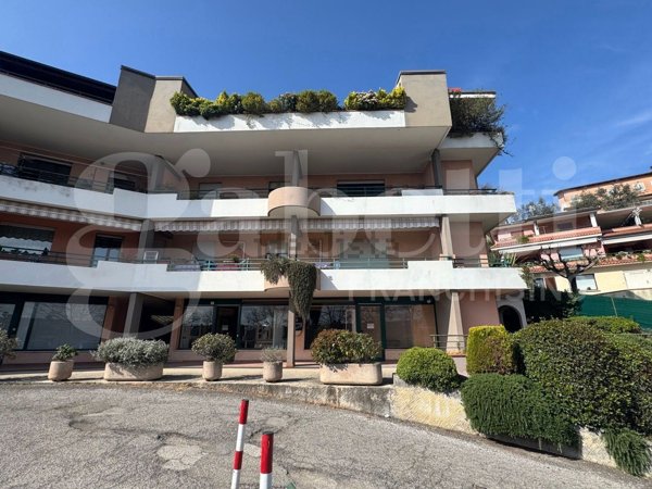 locale commerciale in vendita a Perugia in zona Ponte San Giovanni