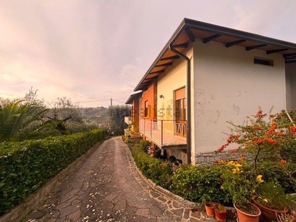 casa indipendente in vendita a Perugia in zona Centro Città