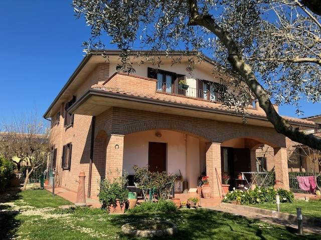 casa indipendente in vendita a Perugia in zona Fontignano