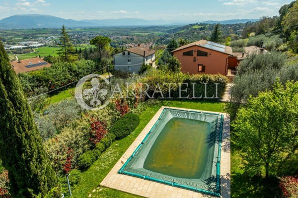 casa indipendente in vendita a Perugia in zona Centro Città