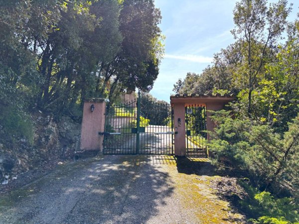 casa indipendente in vendita a Perugia in zona Ferro di Cavallo