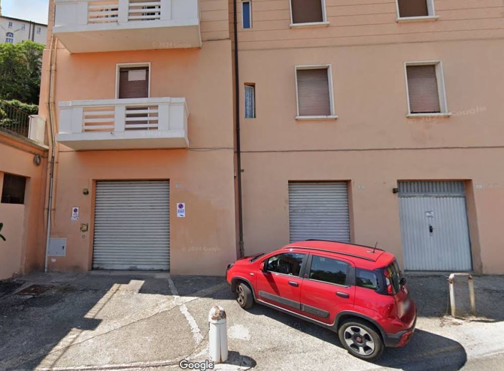 locale di sgombero in vendita a Perugia in zona Centro Città