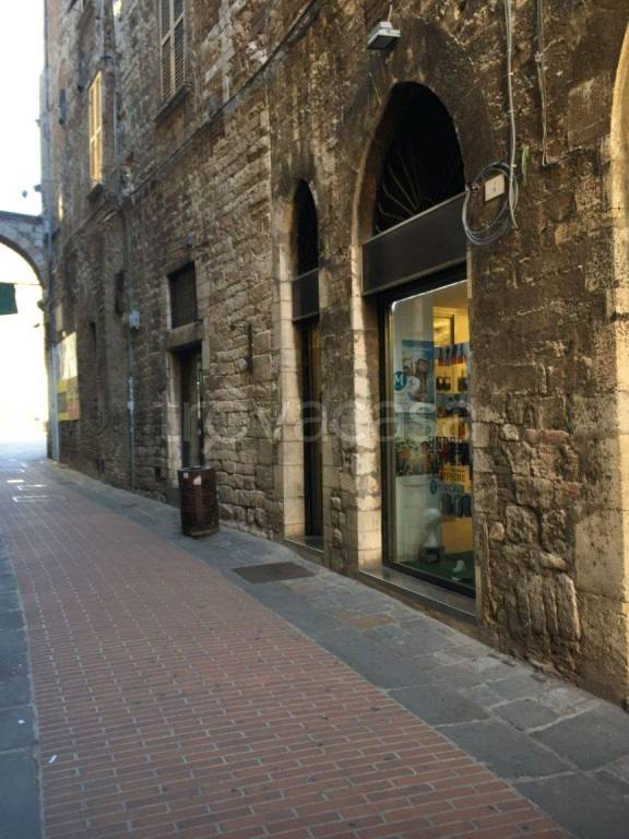 negozio in vendita a Perugia in zona Centro Città