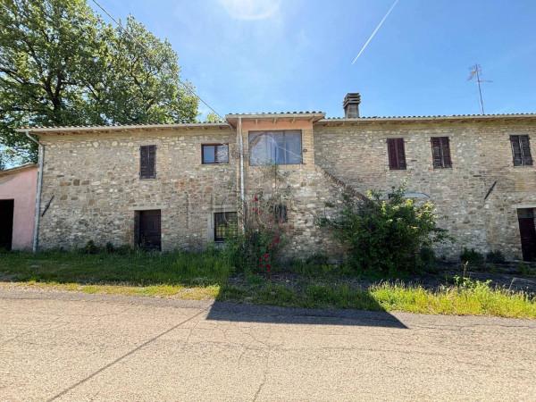 casale in vendita a Perugia in zona Parlesca
