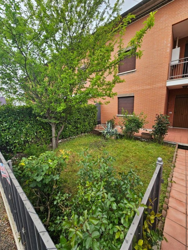 casa indipendente in vendita a Perugia in zona Pila