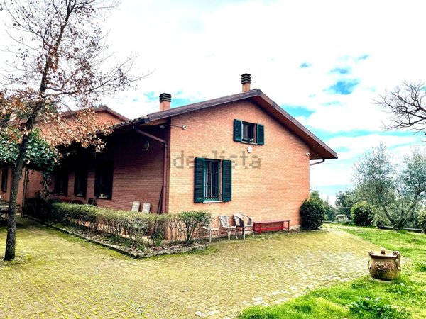 casa indipendente in vendita a Perugia in zona Ferro di Cavallo