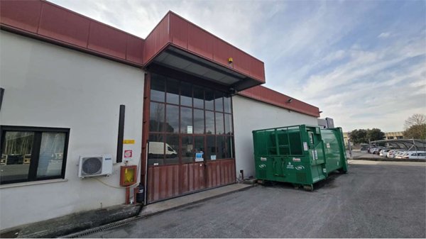 locale di sgombero in vendita a Perugia in zona Sant'Andrea delle Fratte