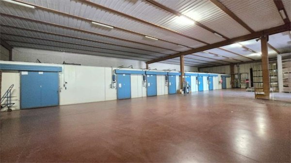 locale di sgombero in vendita a Perugia in zona Sant'Andrea delle Fratte