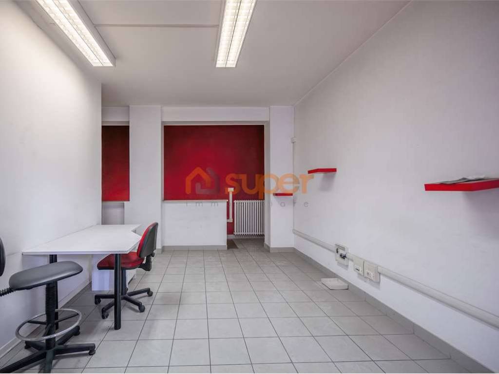 negozio in vendita a Perugia in zona Elce