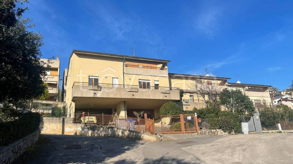 casa indipendente in vendita a Perugia in zona Villa Pitignano