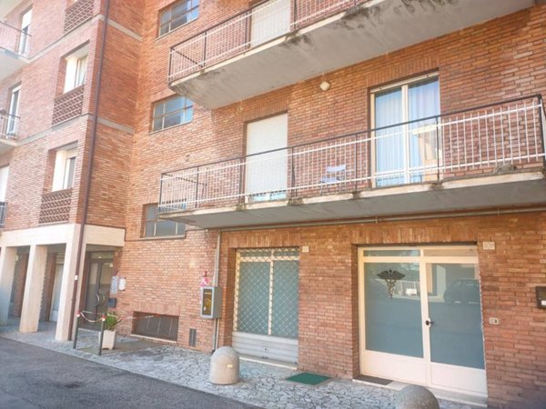 negozio in vendita a Perugia in zona Casaglia