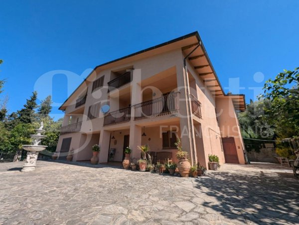 casa indipendente in vendita a Perugia in zona Montelaguardia