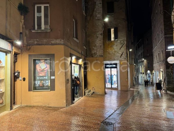 locale commerciale in vendita a Perugia in zona Centro Città