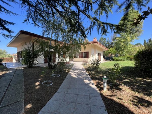 casa indipendente in vendita a Perugia in zona Lacugnano