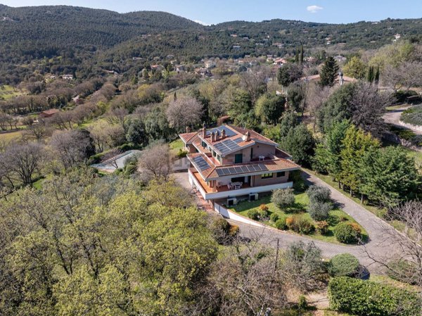 casa indipendente in vendita a Perugia in zona Centro Città