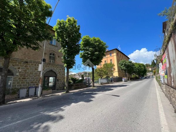 locale commerciale in vendita a Perugia in zona Monteluce