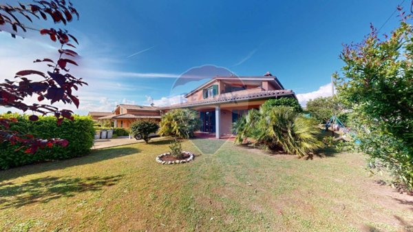 casa indipendente in vendita a Perugia in zona Lacugnano