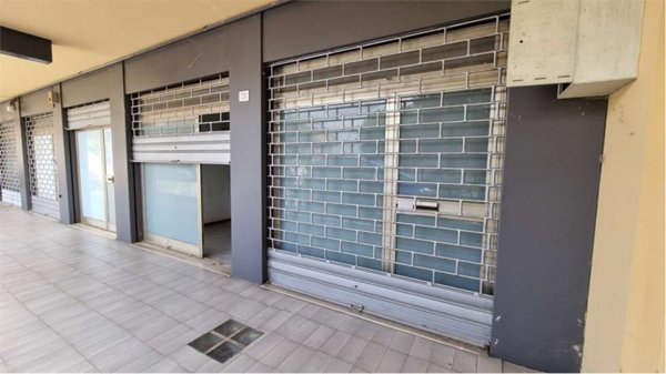 negozio in vendita a Perugia in zona Ponte San Giovanni