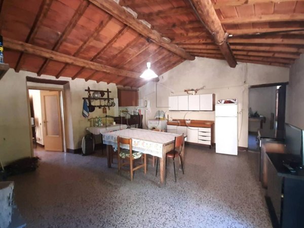 casa indipendente in vendita a Perugia in zona Parlesca