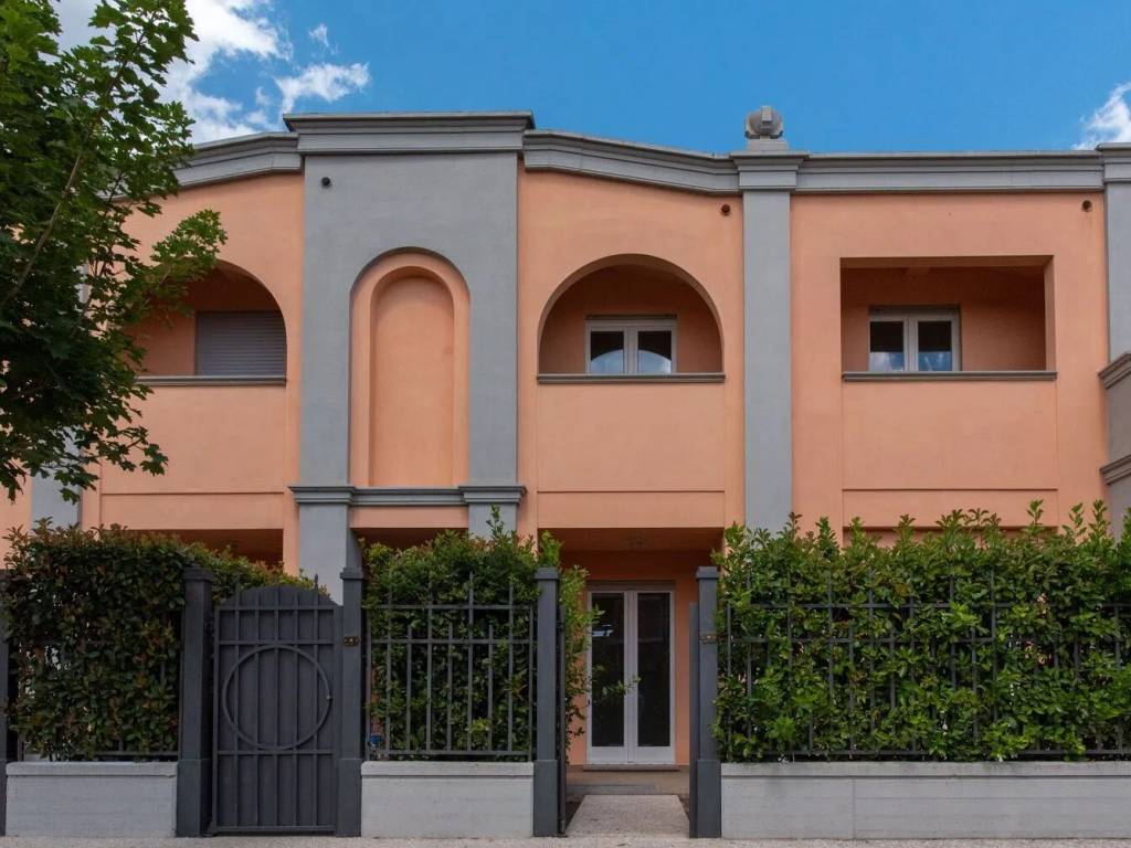casa indipendente in vendita a Perugia in zona Pila