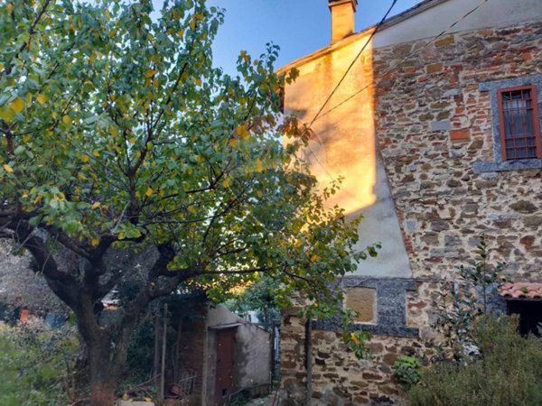 casa indipendente in vendita a Perugia in zona Fontignano