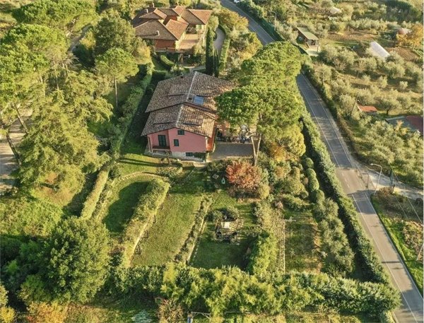 casa indipendente in vendita a Perugia in zona Ferro di Cavallo