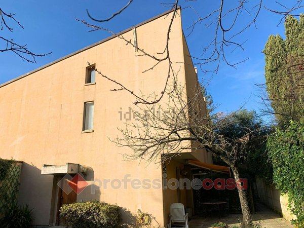 casa indipendente in vendita a Perugia in zona L'Olmo