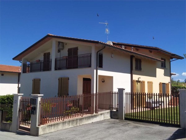 casa indipendente in vendita a Perugia in zona Pila