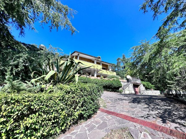 casa indipendente in vendita a Perugia in zona Ferro di Cavallo