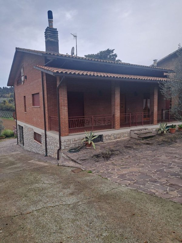 casa indipendente in vendita a Perugia in zona Monteluce