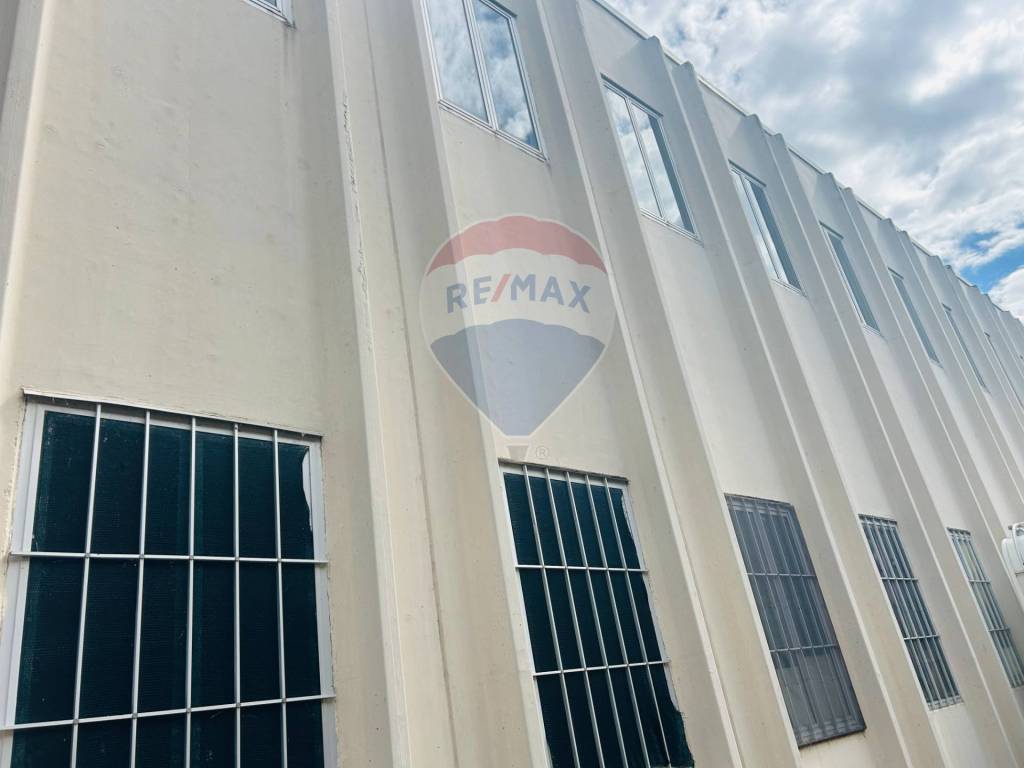 capannone in vendita a Perugia in zona Sant'Andrea delle Fratte