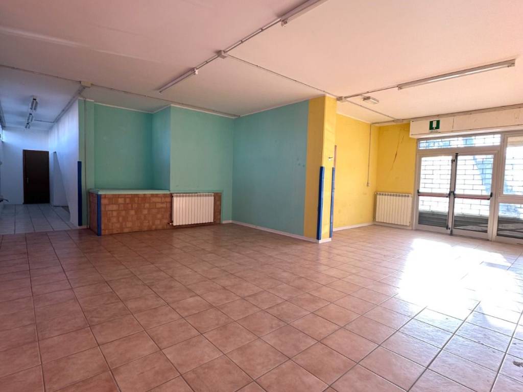 negozio in vendita a Perugia in zona Colombella