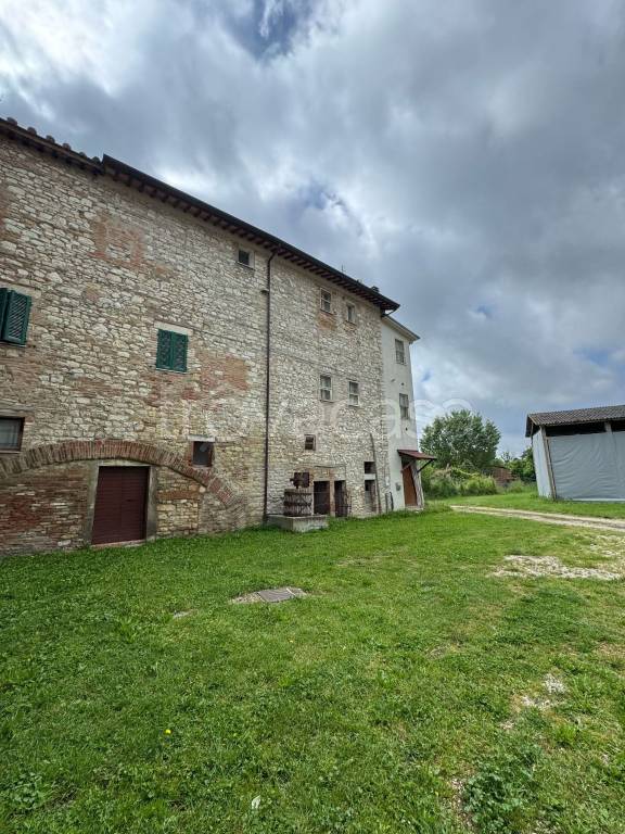 casa indipendente in vendita a Perugia in zona Centro Città
