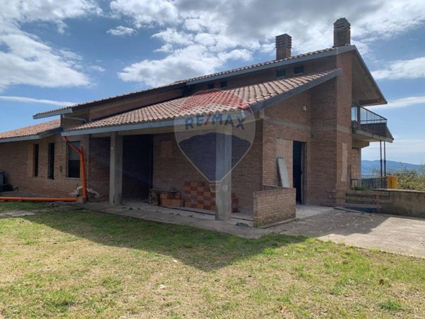 casa indipendente in vendita a Perugia in zona Centro Città