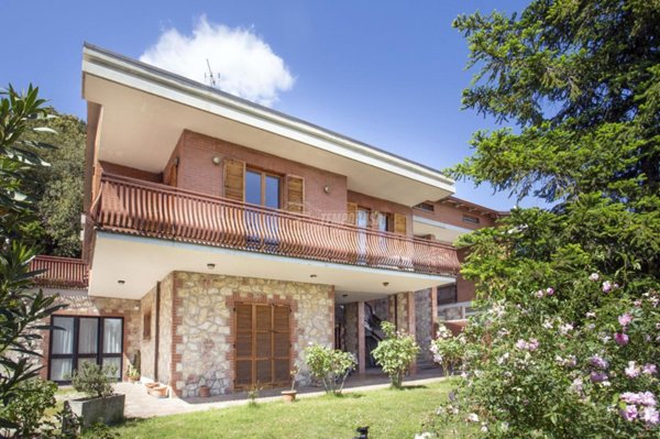 casa indipendente in vendita a Perugia in zona Ferro di Cavallo