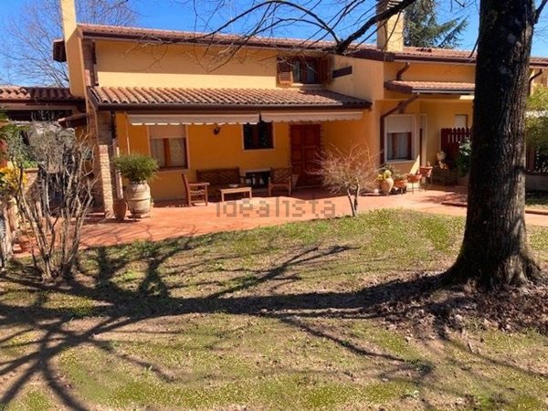 casa indipendente in vendita a Perugia in zona Ferro di Cavallo