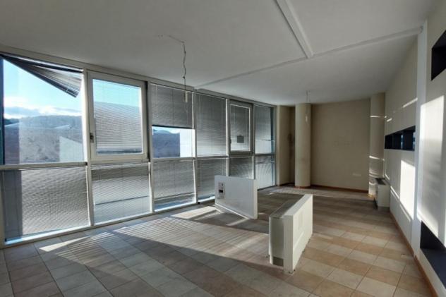 ufficio in vendita a Perugia in zona Centro Città