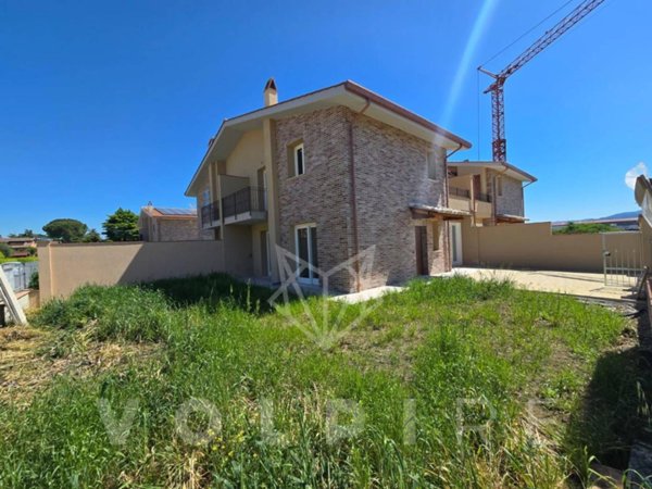 casa indipendente in vendita a Perugia in zona Santa Maria Rossa