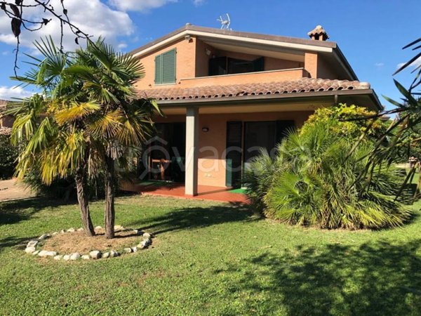 casa indipendente in vendita a Perugia in zona Lacugnano
