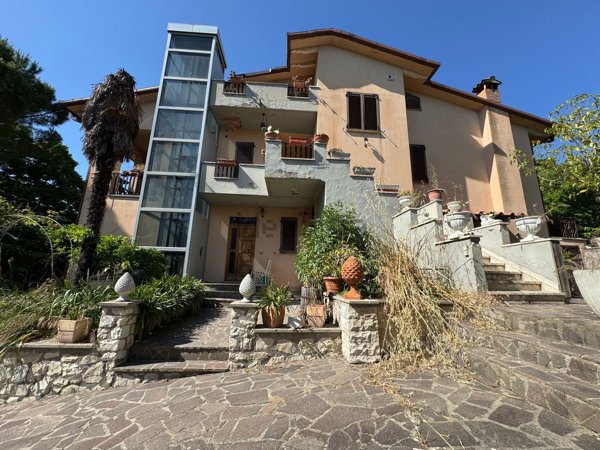 casa indipendente in vendita a Perugia