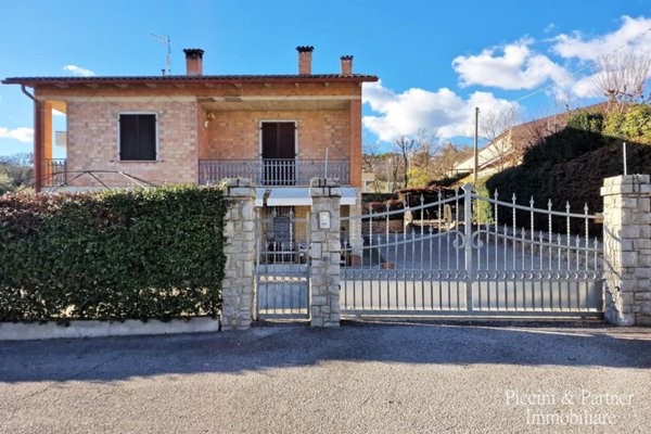 casa indipendente in vendita a Perugia in zona Montebello