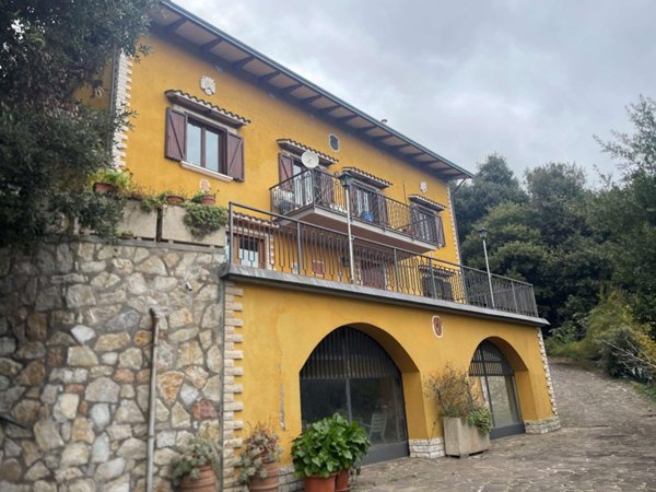 casa indipendente in vendita a Perugia in zona Ferro di Cavallo