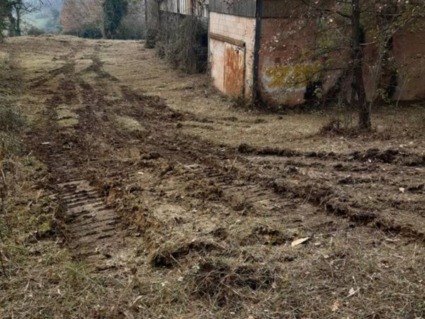 esavano in vendita a Perugia in zona Fontignano